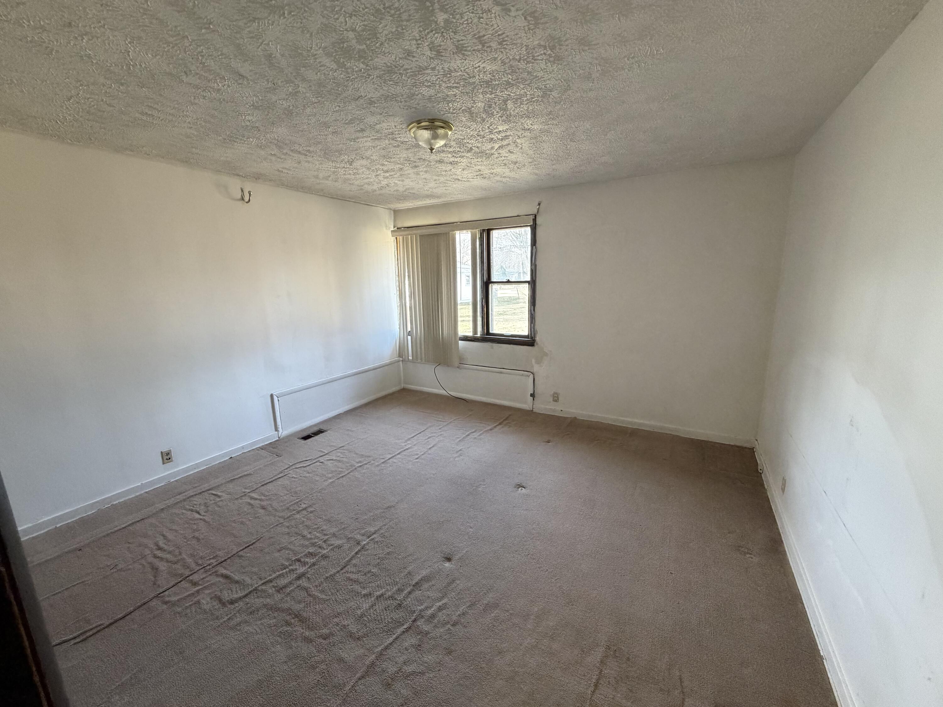 298 Bradford Road Benton Harbor, MI 49022 - Photo 7 of 27 IMG_1323