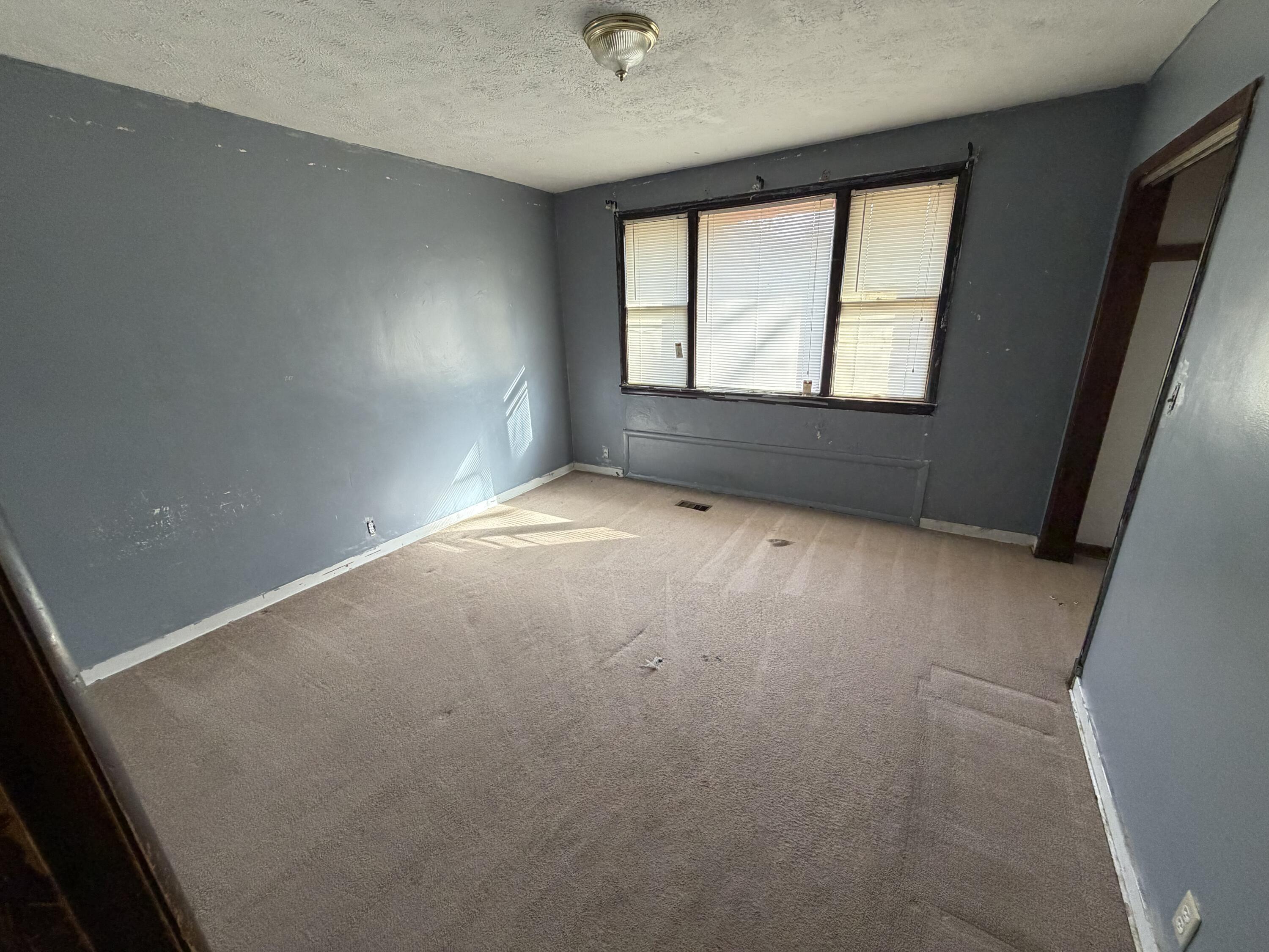 298 Bradford Road Benton Harbor, MI 49022 - Photo 10 of 27 IMG_1322