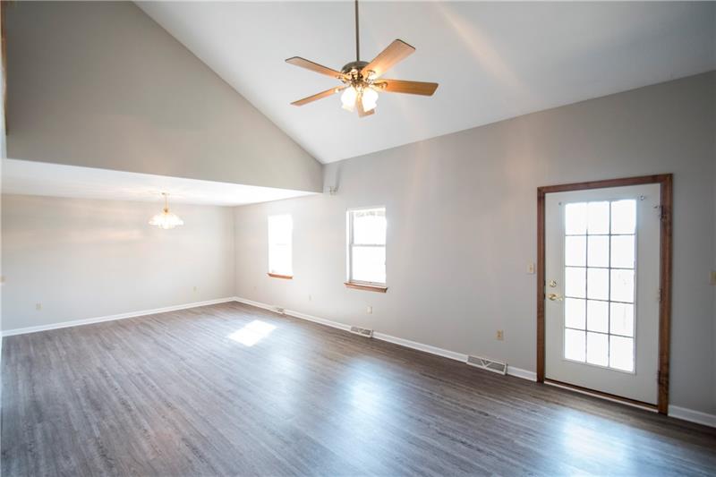 104 East Country Barn Road Houston, PA 15342 - Photo 7 of 20 Gallery Image 7