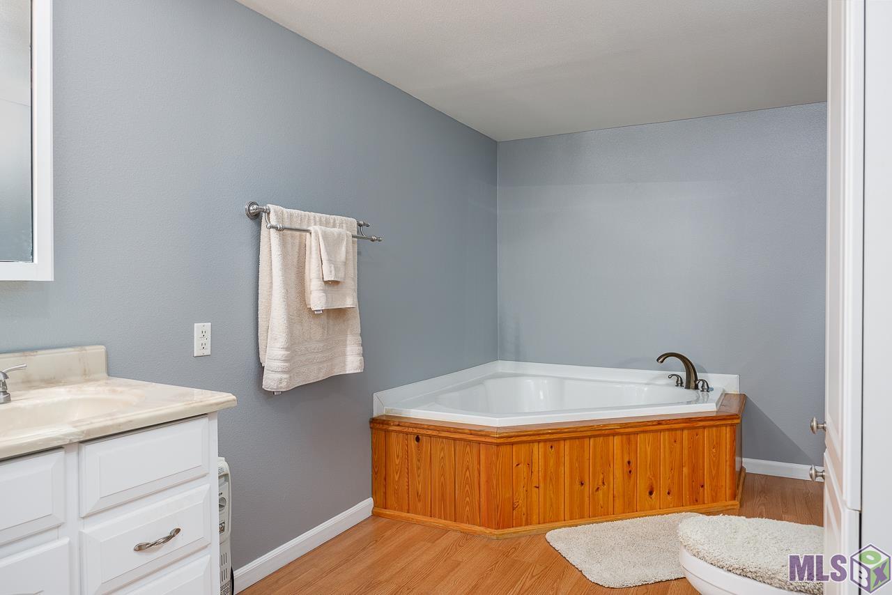 106 Ave A Pierre Part, LA 70339 - Photo 14 of 31 Garden soaking tub
