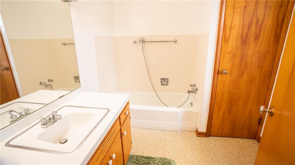 707 Ridgeway Avenue Grove City, PA 16127 - Photo 18 of 22 Gallery Image 18