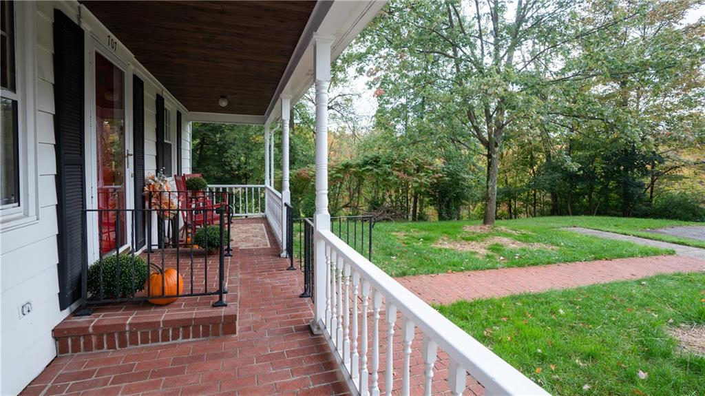 707 Ridgeway Avenue Grove City, PA 16127 - Photo 3 of 22 Gallery Image 3