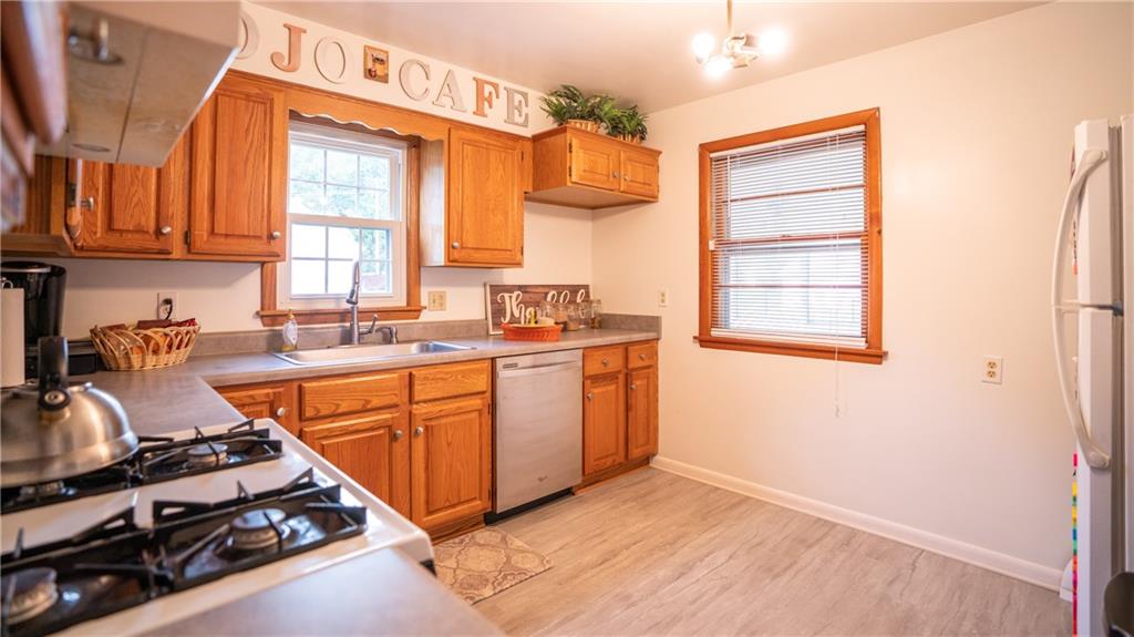 707 Ridgeway Avenue Grove City, PA 16127 - Photo 8 of 22 Gallery Image 8