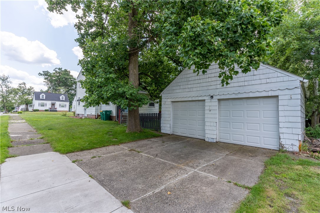 21113 Hansen Road Maple Heights, OH 44137 - Photo 2 of 26