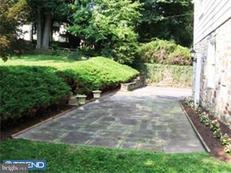 19 Chestnut Lane Wayne, PA 19087 - Photo 3 of 12 Exterior Back