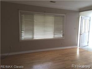 35438 Pound Road Richmond, MI 48062 - Photo 5 of 9 Living Pound.jpg