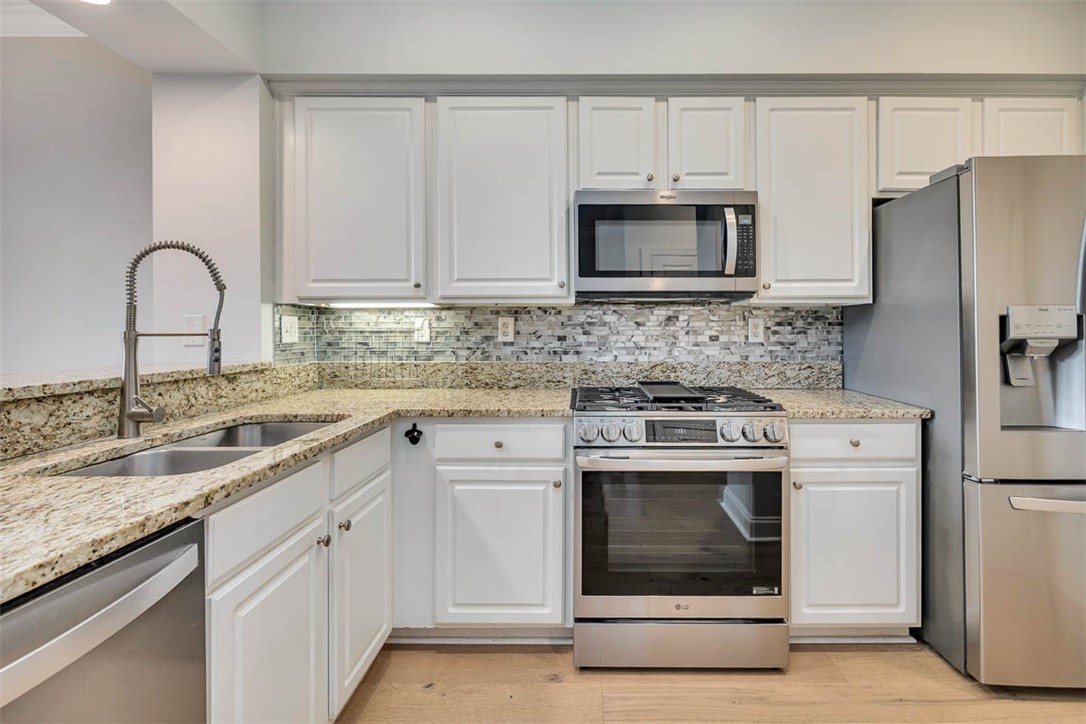 119 Kiln Trail St. Simons Island, GA 31522 - Photo 6 of 23 Kitchen