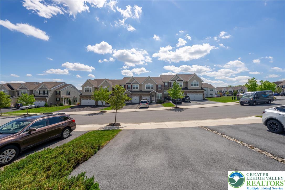 369 Pennycress Road Allentown, PA 18104 - Photo 3 of 31 Gallery Image 3