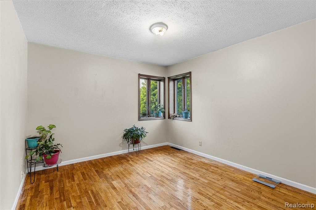 6699 Lansing Road Durand, MI 48429 - Photo 22 of 53