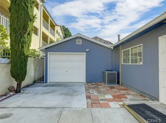 $1,199,000 | 1626 East 6th Street, Long Beach, CA 90802