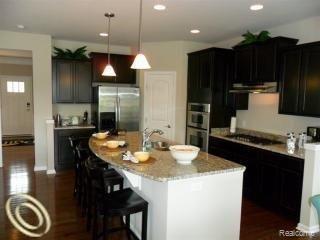 2424 Barkhill Road Canton, MI 48188 - Photo 11 of 19 Saratoga Kitchen.jpg