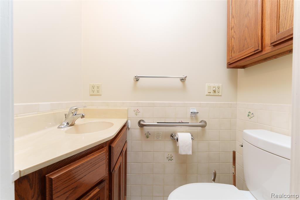712 East Grand River Road Fowlerville, MI 48836 - Photo 13 of 34