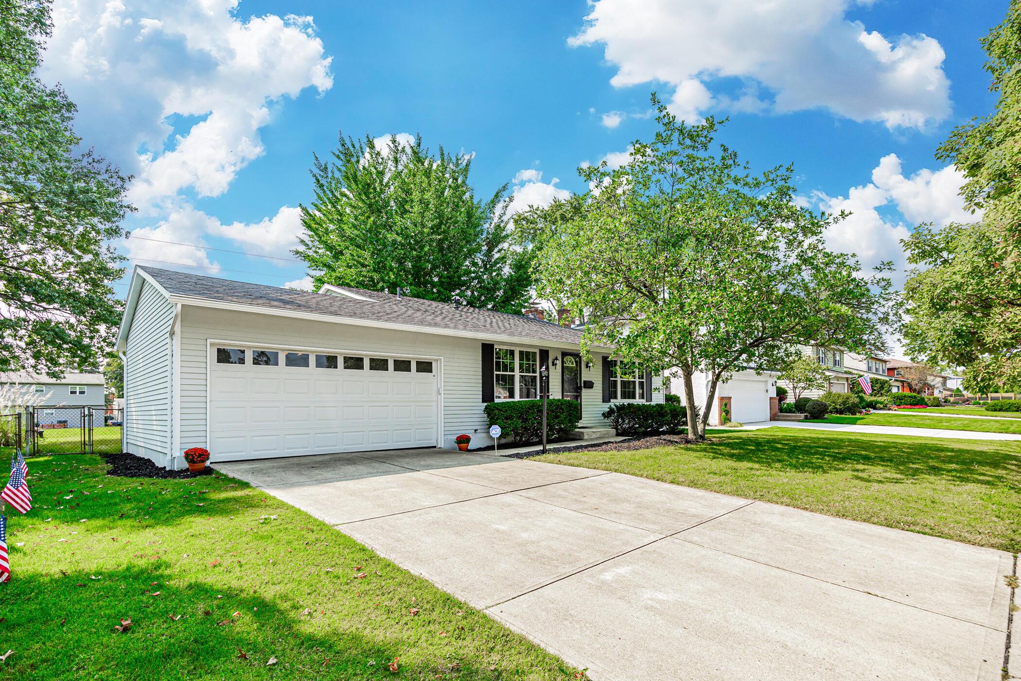 1717 Norma Road Columbus, OH 43229 - Photo 5 of 58 1717 Norma Rd 001