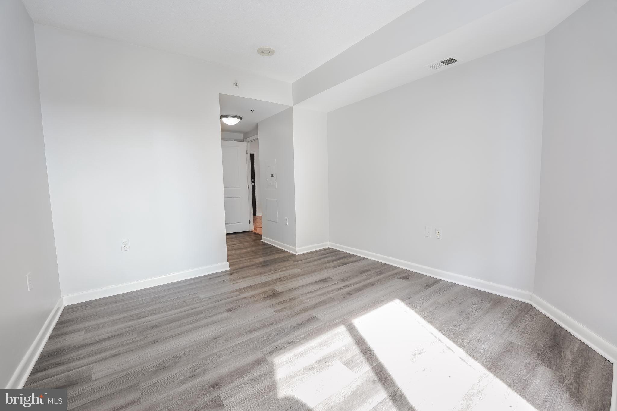 851 North Glebe Road, Unit 1309 Arlington, VA 22203 - Photo 11 of 32 Primary bedroom