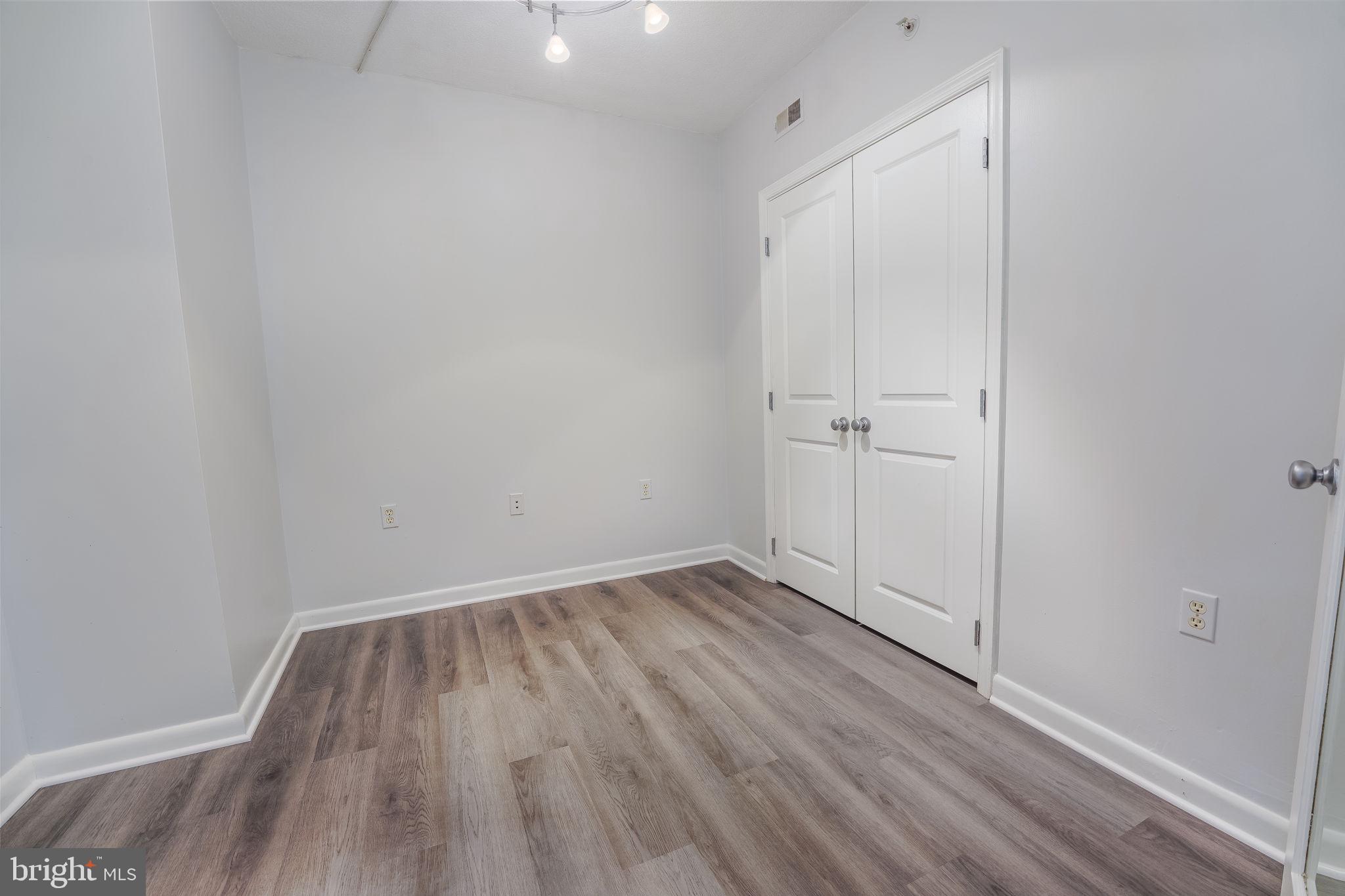 851 North Glebe Road, Unit 1309 Arlington, VA 22203 - Photo 13 of 32 Den/office