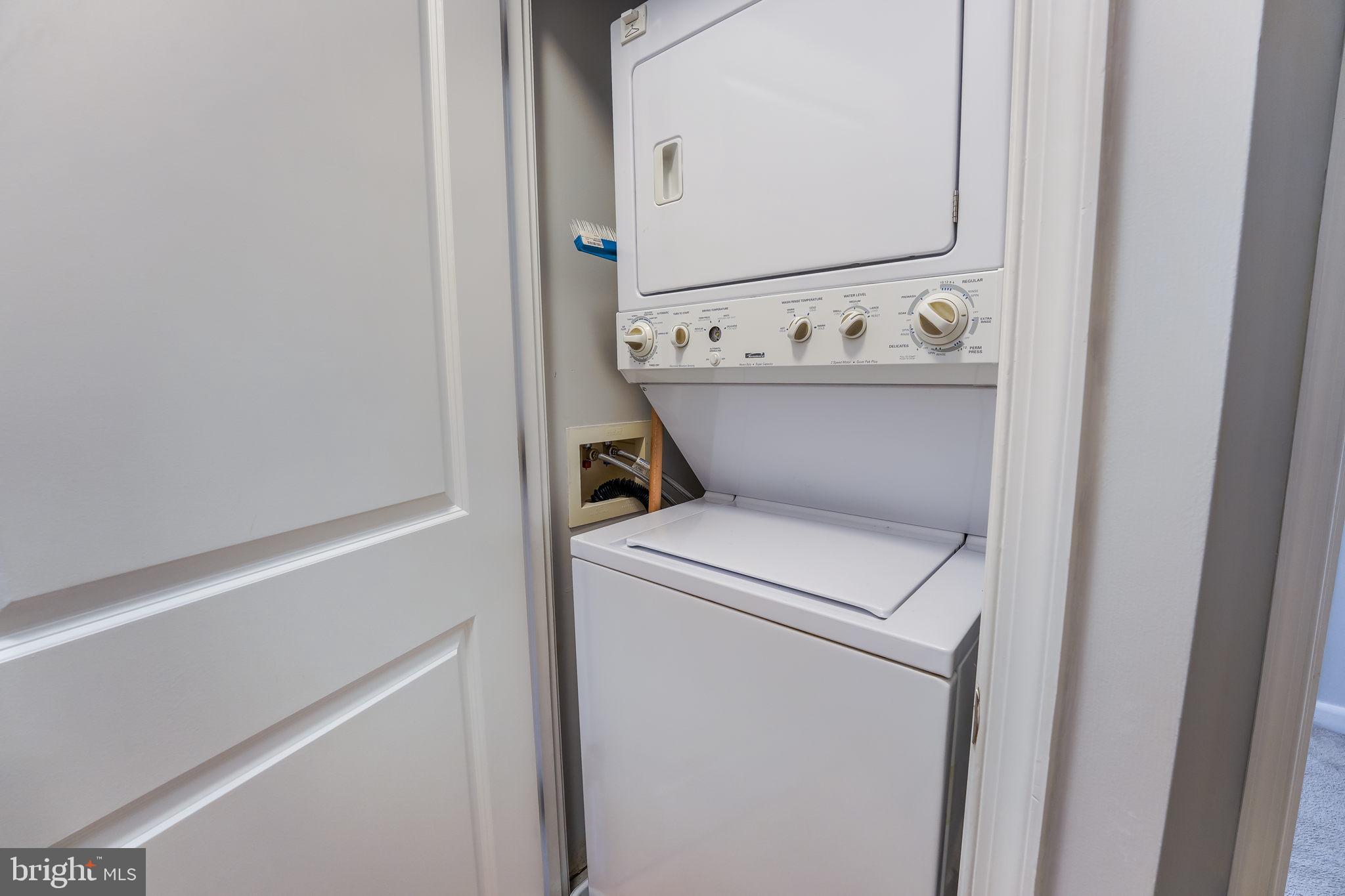 851 North Glebe Road, Unit 1309 Arlington, VA 22203 - Photo 17 of 32 Washer/dryer in unit