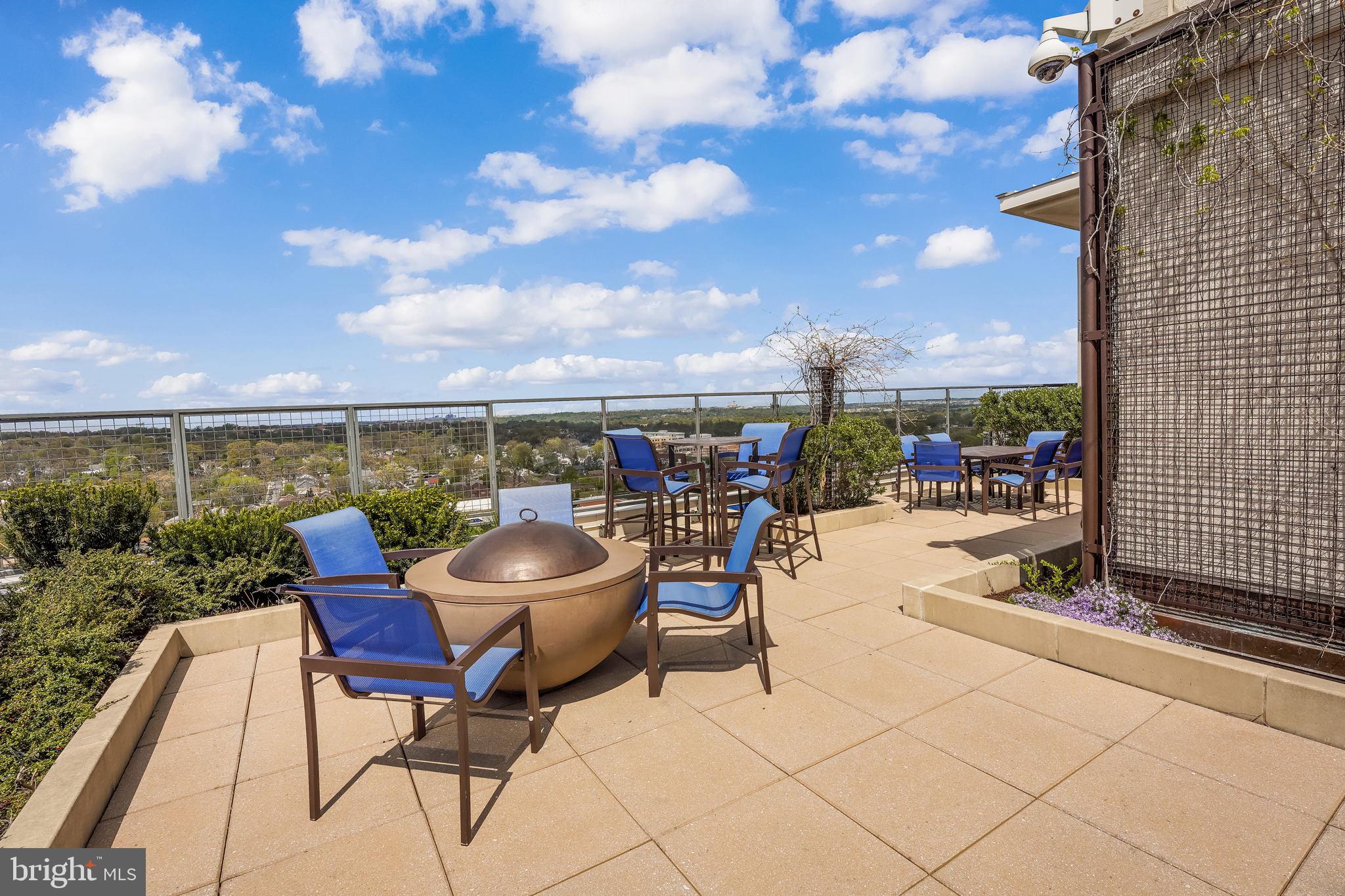 851 North Glebe Road, Unit 1309 Arlington, VA 22203 - Photo 23 of 32 Rooftop common area