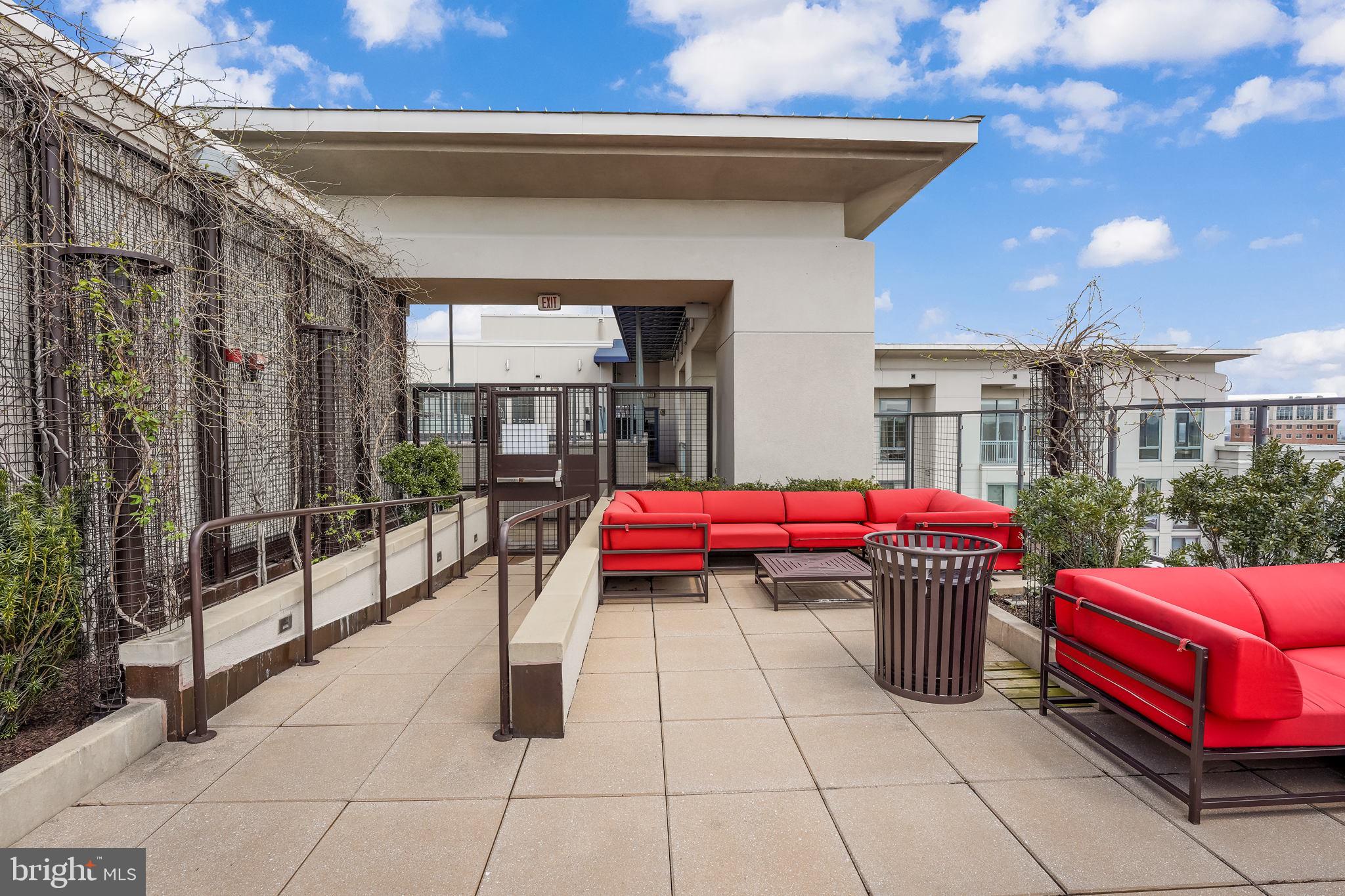 851 North Glebe Road, Unit 1309 Arlington, VA 22203 - Photo 25 of 32 Rooftop common area