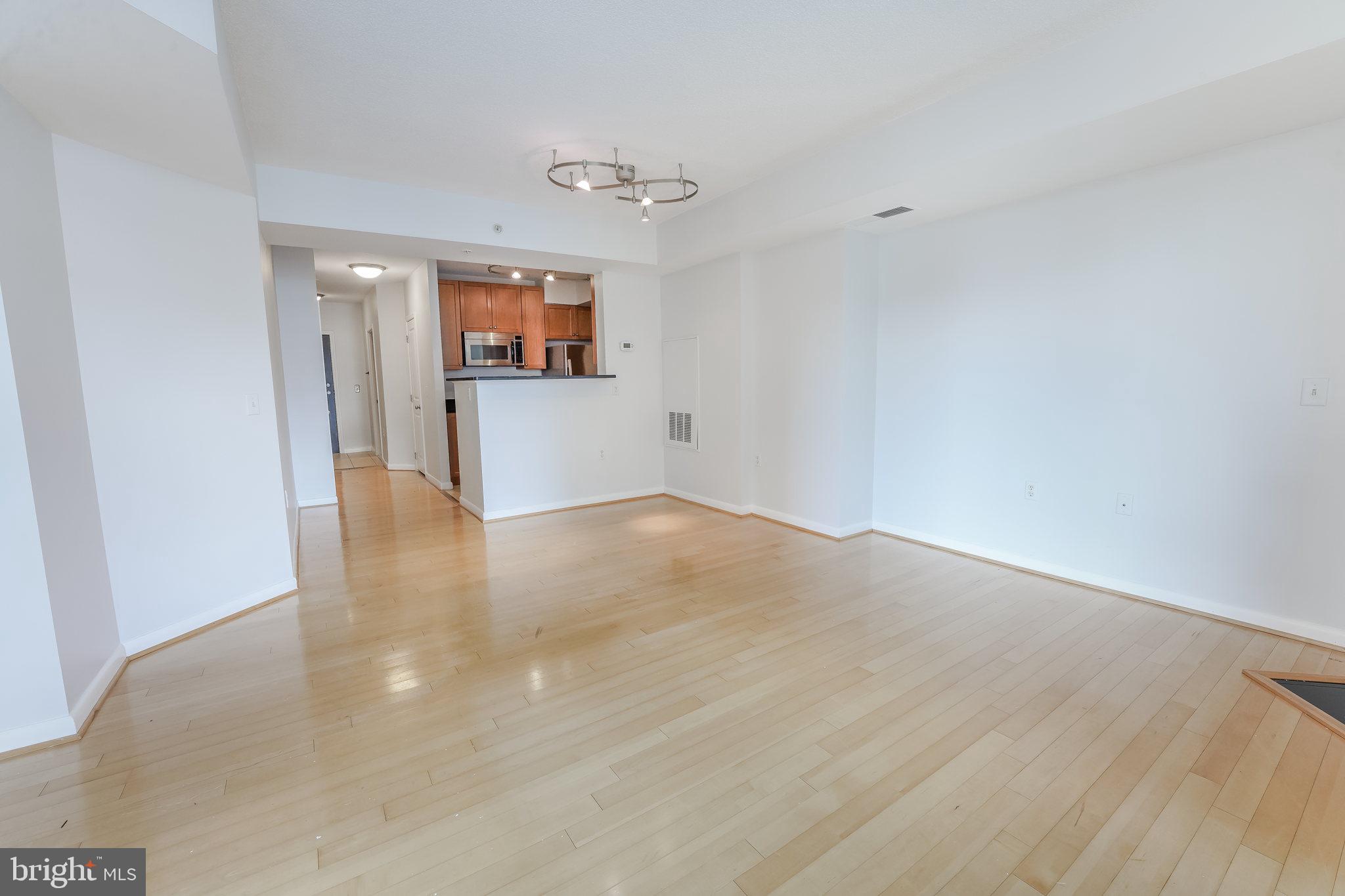 851 North Glebe Road, Unit 1309 Arlington, VA 22203 - Photo 3 of 32