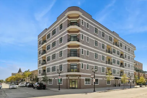 $679,900 | 105 South Cottage Hill Avenue, Unit 304, Elmhurst, IL 60126