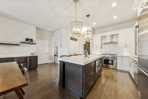 $679,900 | 105 South Cottage Hill Avenue, Unit 304, Elmhurst, IL 60126