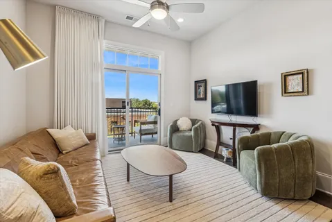 $679,900 | 105 South Cottage Hill Avenue, Unit 304, Elmhurst, IL 60126