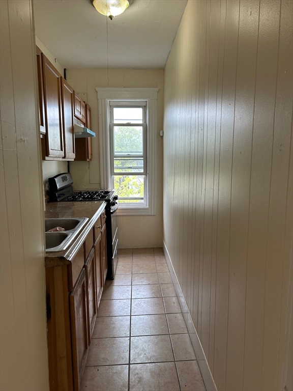 128 Eastern, Unit 3 Worcester, MA 01605 - Photo 4 of 8