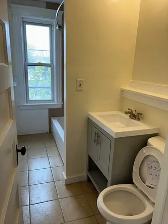 $2,100 | 128 Eastern, Unit 3, Worcester, MA 01605