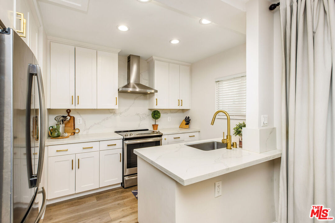 8025 Redlands Street, Unit 13 Playa del Rey, CA 90293 - Photo 12 of 43