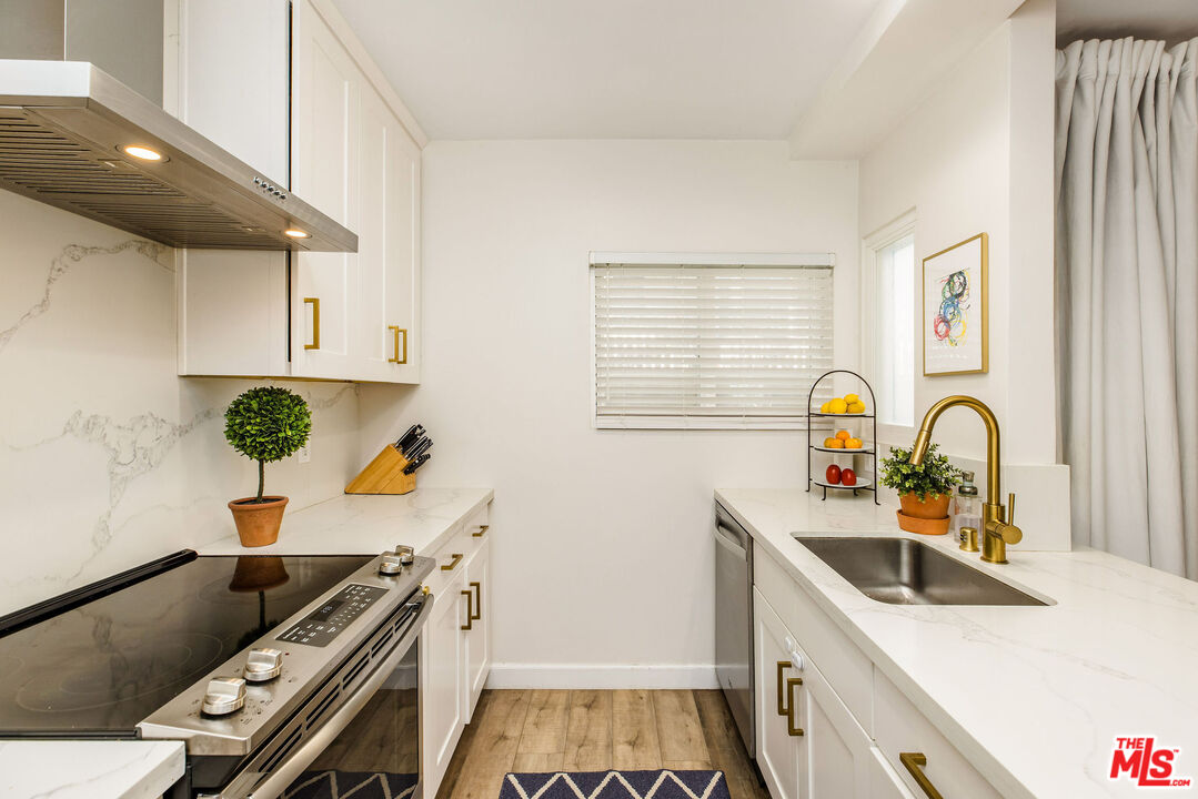 8025 Redlands Street, Unit 13 Playa del Rey, CA 90293 - Photo 14 of 43