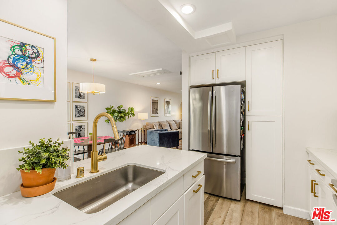 8025 Redlands Street, Unit 13 Playa del Rey, CA 90293 - Photo 15 of 43