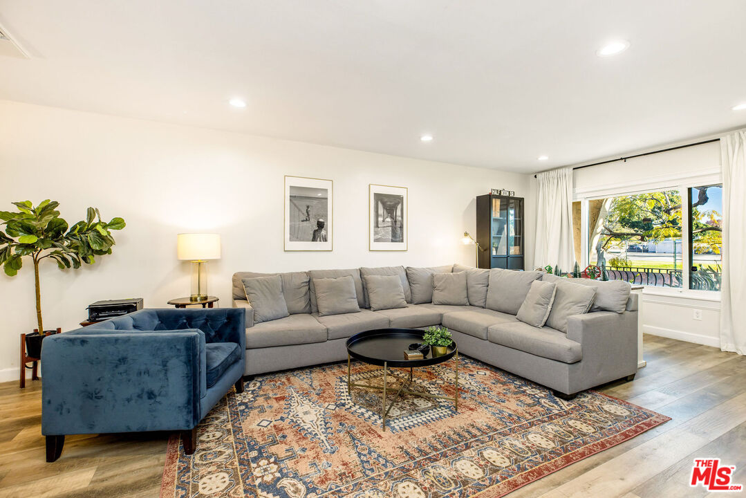 8025 Redlands Street, Unit 13 Playa del Rey, CA 90293 - Photo 2 of 43