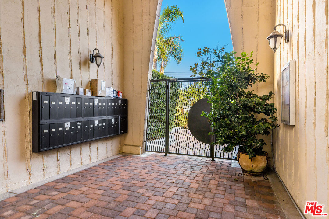 8025 Redlands Street, Unit 13 Playa del Rey, CA 90293 - Photo 31 of 43