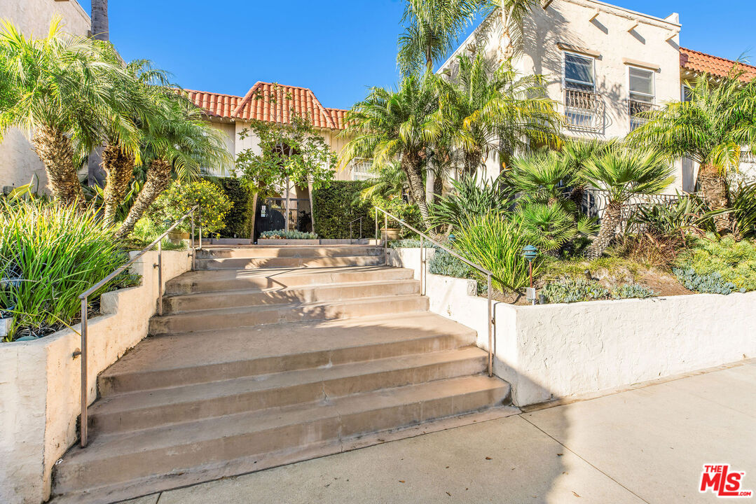 8025 Redlands Street, Unit 13 Playa del Rey, CA 90293 - Photo 35 of 43