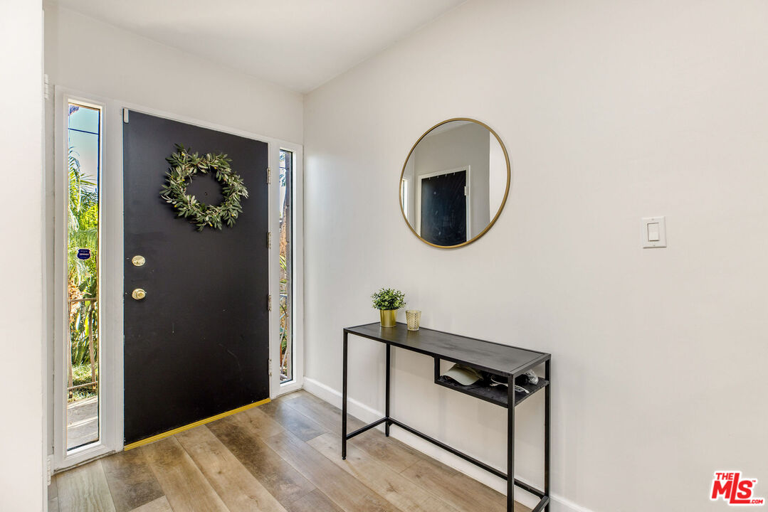 8025 Redlands Street, Unit 13 Playa del Rey, CA 90293 - Photo 5 of 43