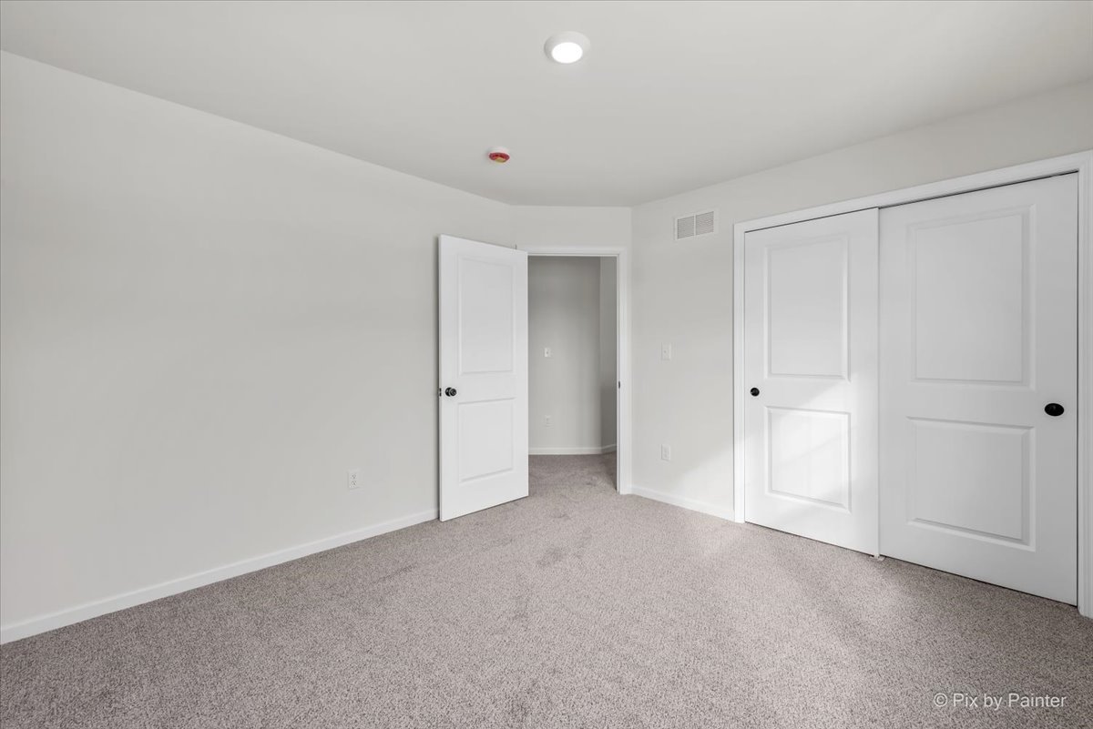 611 Apple Valley Road Harvard, IL 60033 - Photo 16 of 29 a view of an empty room