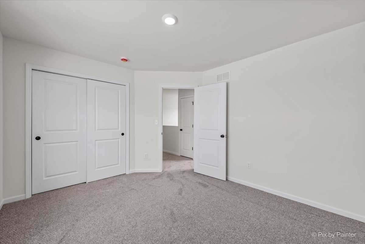 611 Apple Valley Road Harvard, IL 60033 - Photo 18 of 29 a view of an empty room