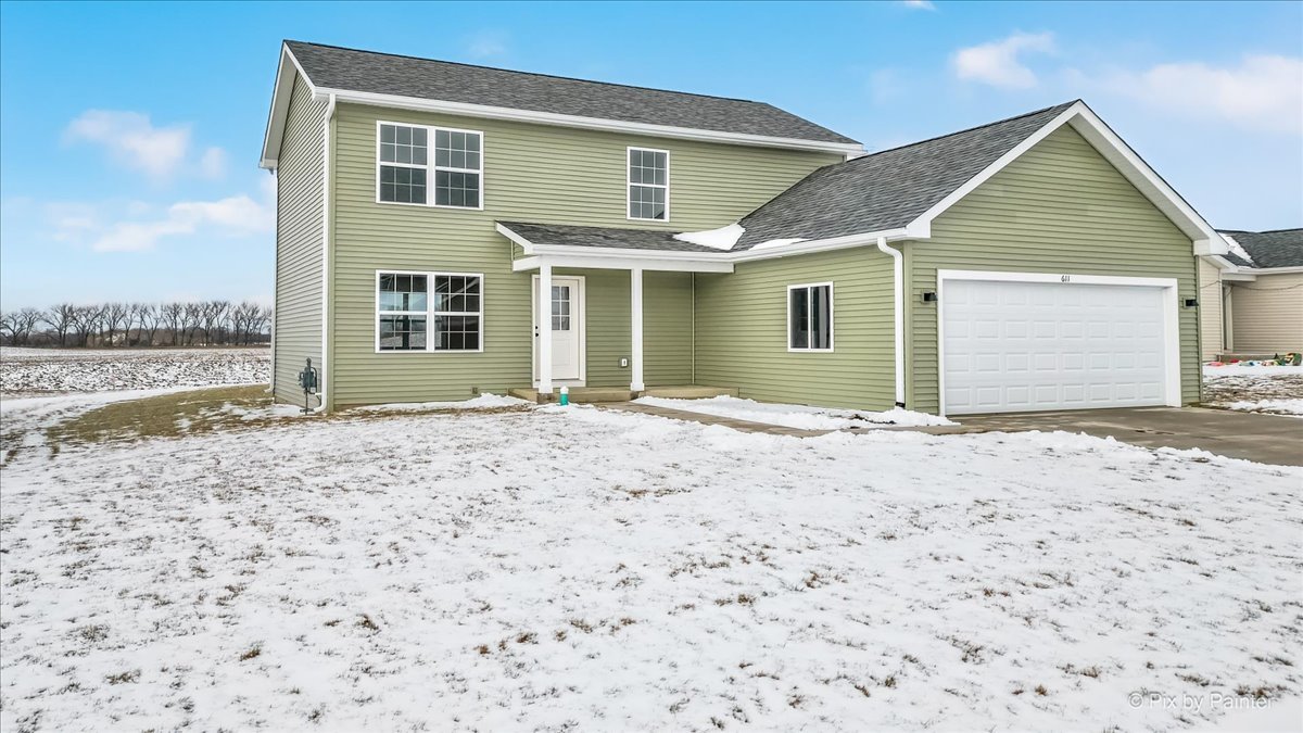 611 Apple Valley Road Harvard, IL 60033 - Photo 2 of 29 a front view of a house with a yard