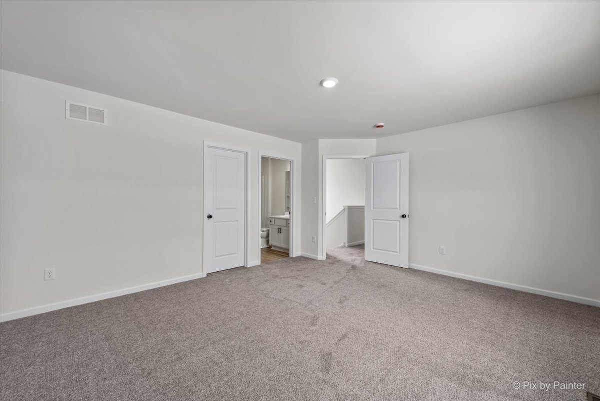 611 Apple Valley Road Harvard, IL 60033 - Photo 21 of 29 a view of an empty room