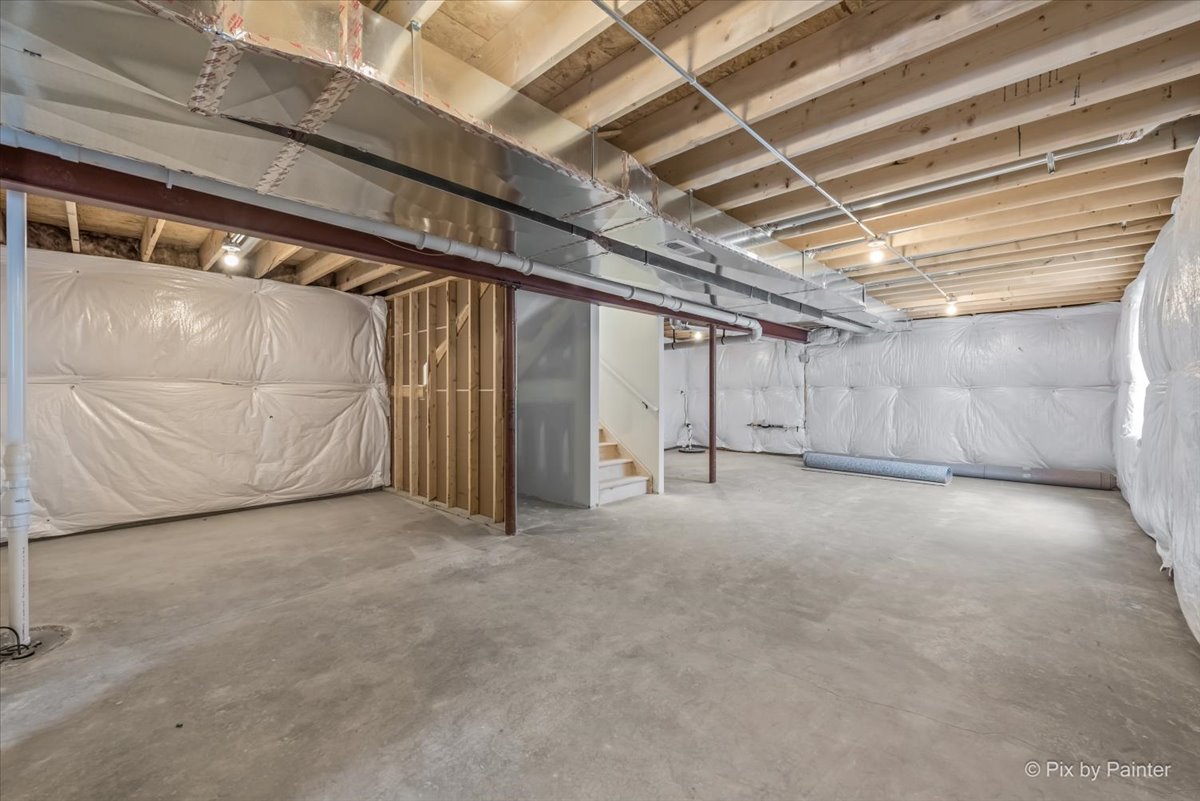 611 Apple Valley Road Harvard, IL 60033 - Photo 24 of 29 a view of an empty room