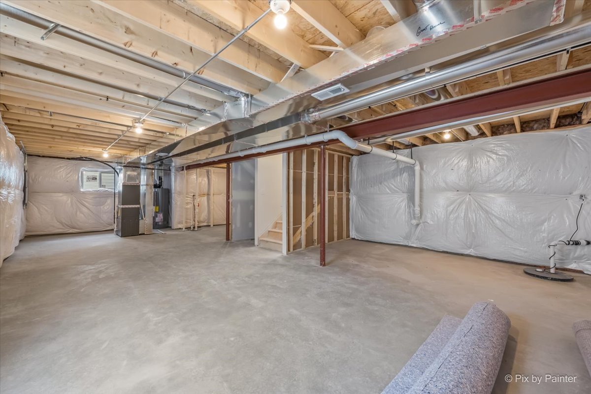 611 Apple Valley Road Harvard, IL 60033 - Photo 25 of 29 a view of an empty room