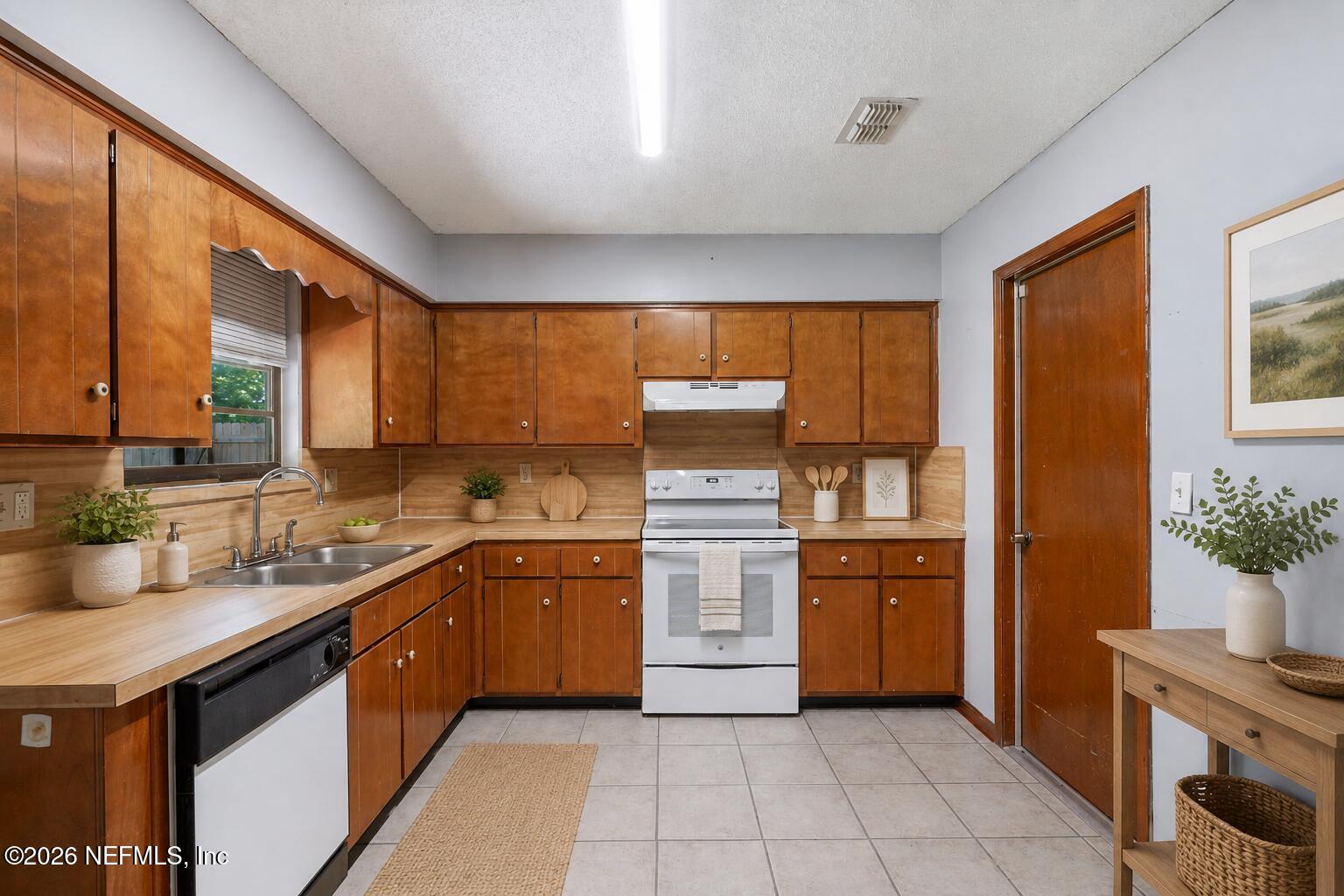 1790 Killarn Circle Middleburg, FL 32068 - Photo 3 of 43 Virtual Staged Kitchen
