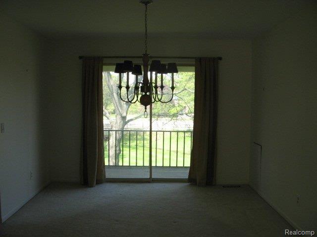 29610 Middlebelt Road, Unit 19 Farmington, MI 48334 - Photo 4 of 10 9 Dining