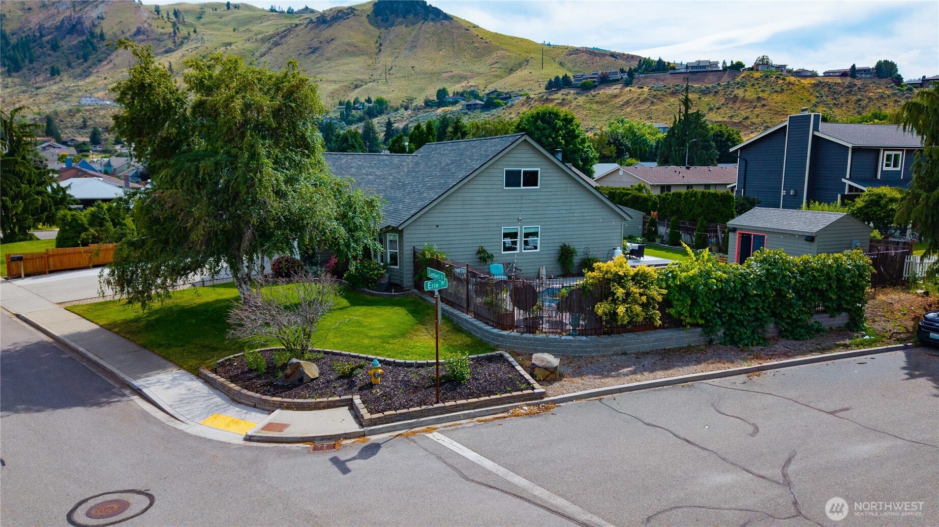 712 Lambert Street Wenatchee, WA 98801 - Photo 2 of 39