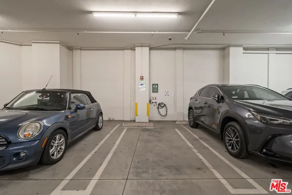 $888,000 | 12222 Wilshire Boulevard, Unit 301, Los Angeles, CA 90025