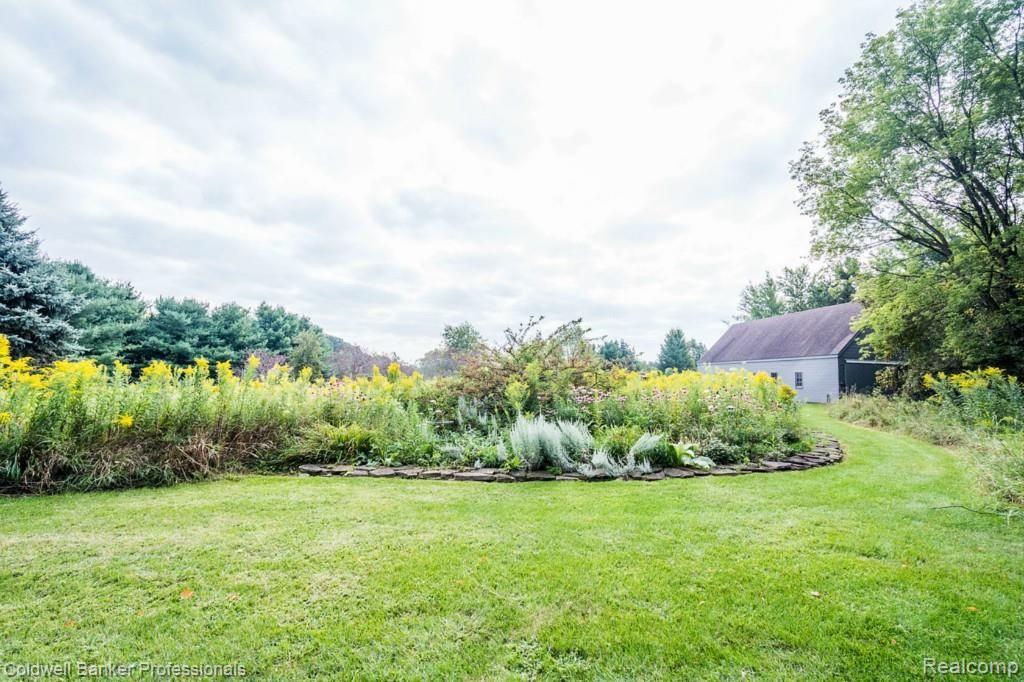 2963 Warren Road Ann Arbor, MI 48105 - Photo 47 of 57 MLS45_flowers.jpg
