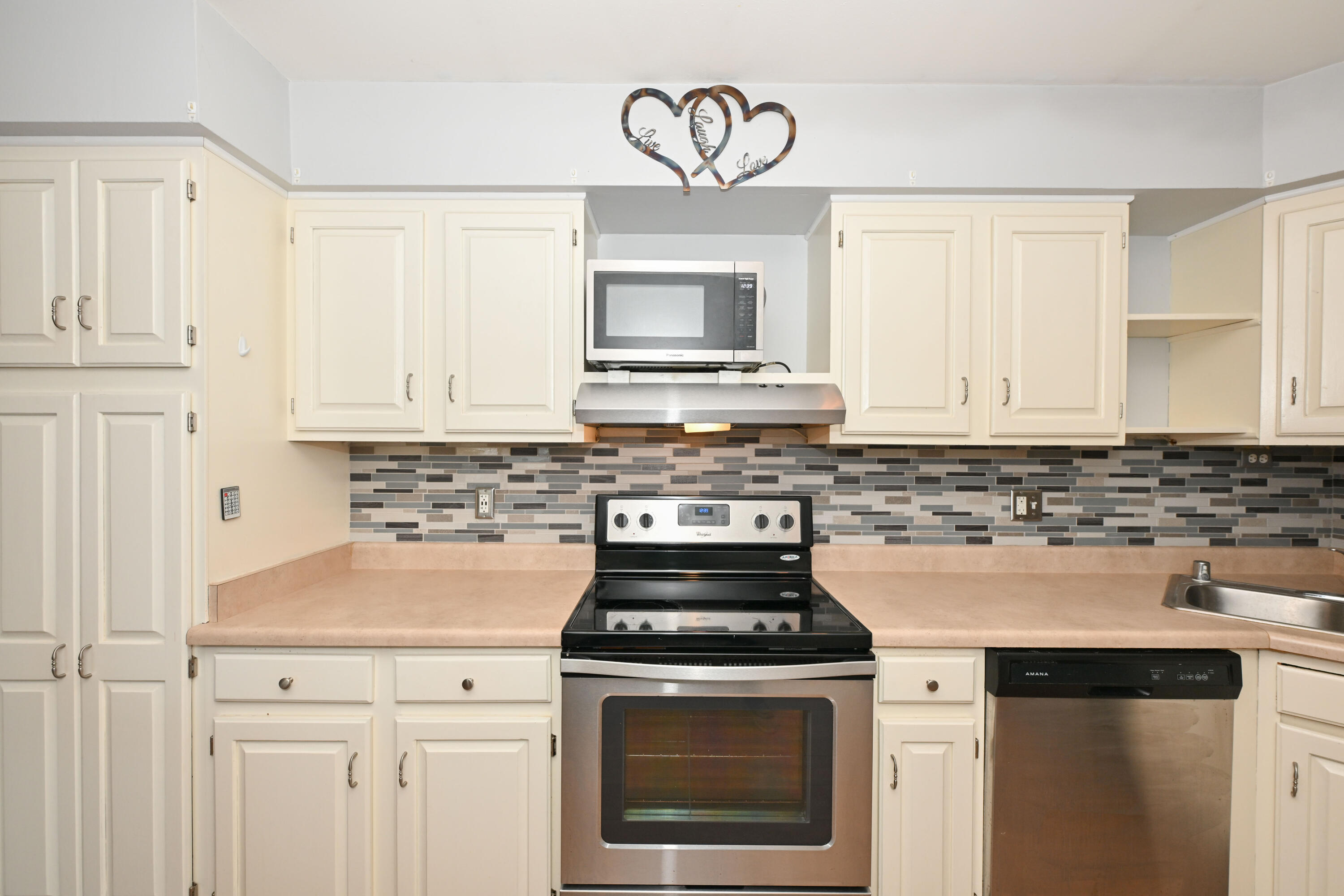 786 South River Road, Unit 4 West Bend, WI 53095 - Photo 2 of 19 Kitchen