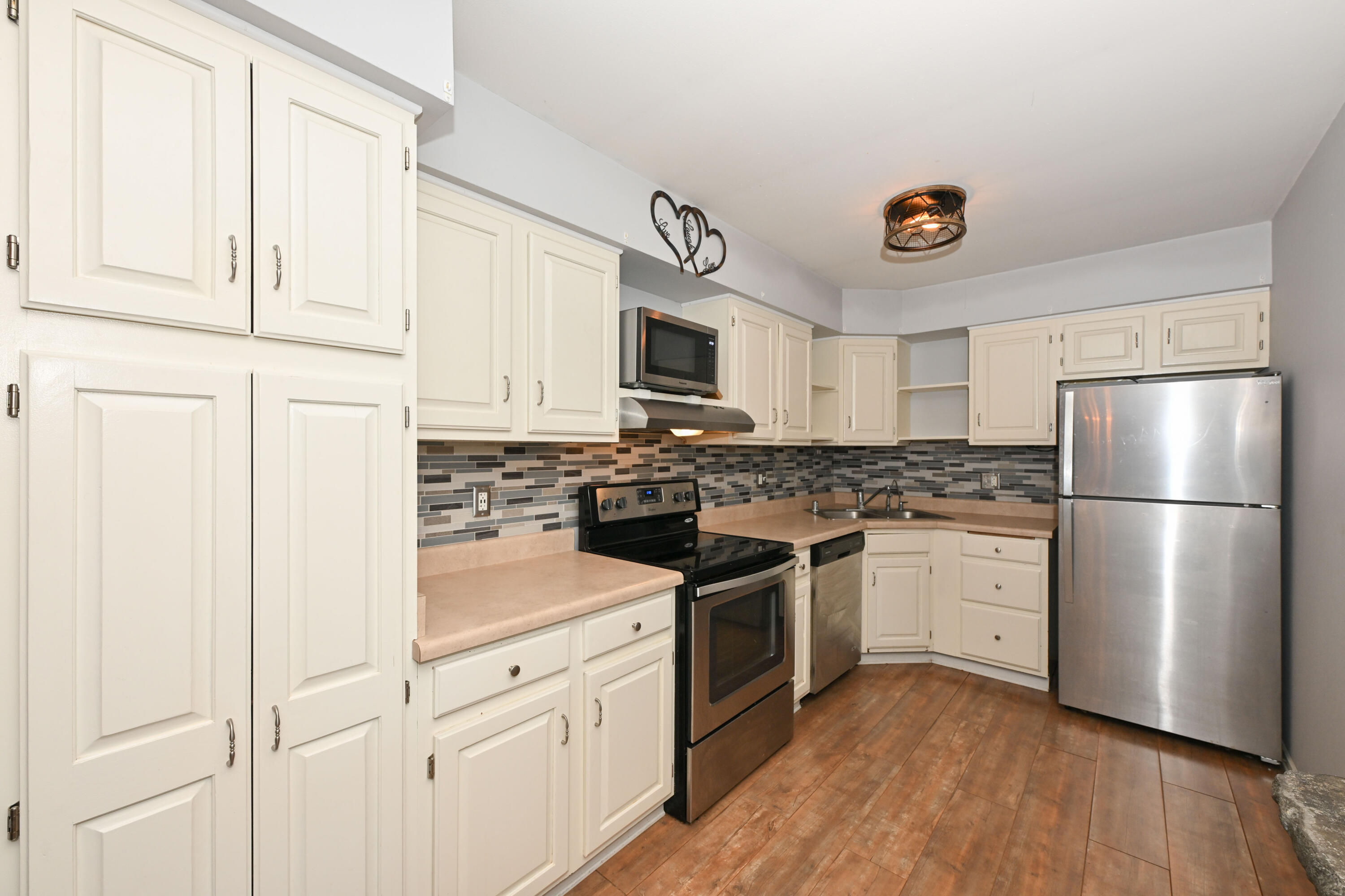786 South River Road, Unit 4 West Bend, WI 53095 - Photo 3 of 19 Kitchen