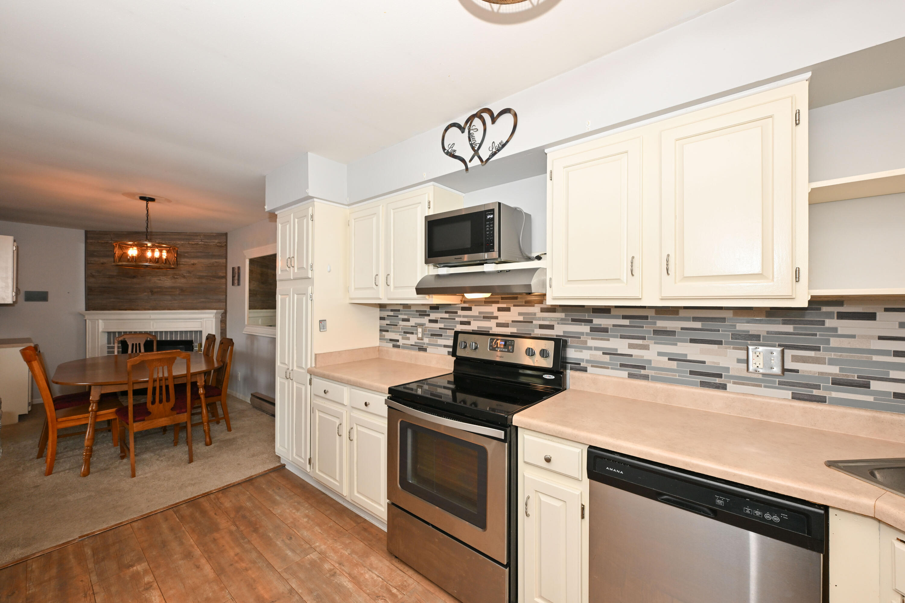 786 South River Road, Unit 4 West Bend, WI 53095 - Photo 4 of 19 Kitchen