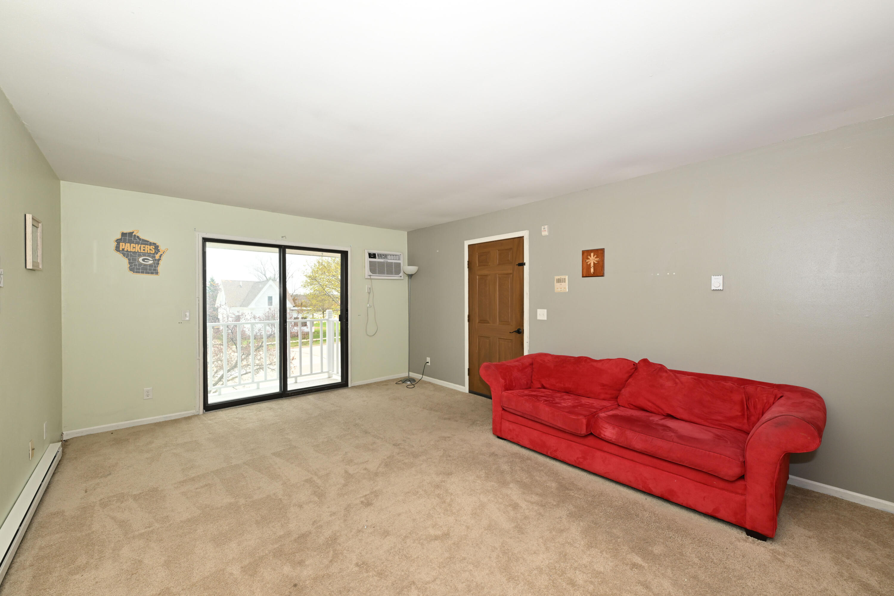 786 South River Road, Unit 4 West Bend, WI 53095 - Photo 6 of 19 Living Room